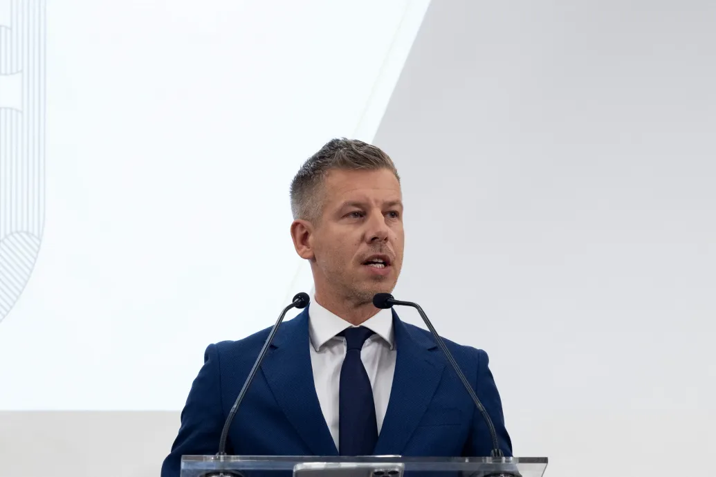 Magyar Péter: Kiírják az első szélerőművi pályázatokat, a projektekben magyar állami tulajdonrészt fognak előírni