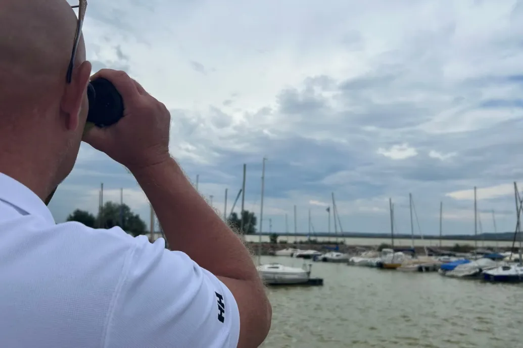 A Velencei-tó iszapjába süppedt egy nő, szolgálaton kívüli rendőr mentette ki
