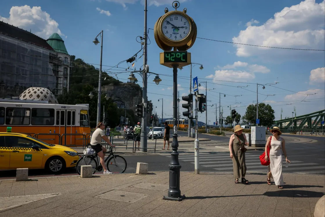 Megdőlt az abszolút melegrekord Budapesten, még a körúti aszfalt is 78 fokon izzik