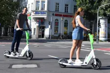 Az elektromos rollerek veszélyesebbek a motoroknál és a kerékpároknál, állítja egy friss brit tanulmány