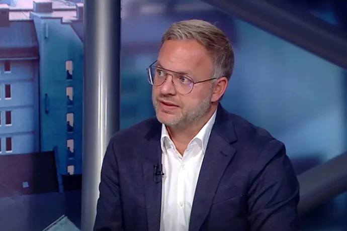 MCC-s libsi pénzégetés és permanens zsebhokizás – Huth Gergely szekunder szégyent érez Orbán Balázstól
