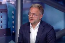 MCC-s libsi pénzégetés és permanens zsebhokizás – Huth Gergely szekunder szégyent érez Orbán Balázstól