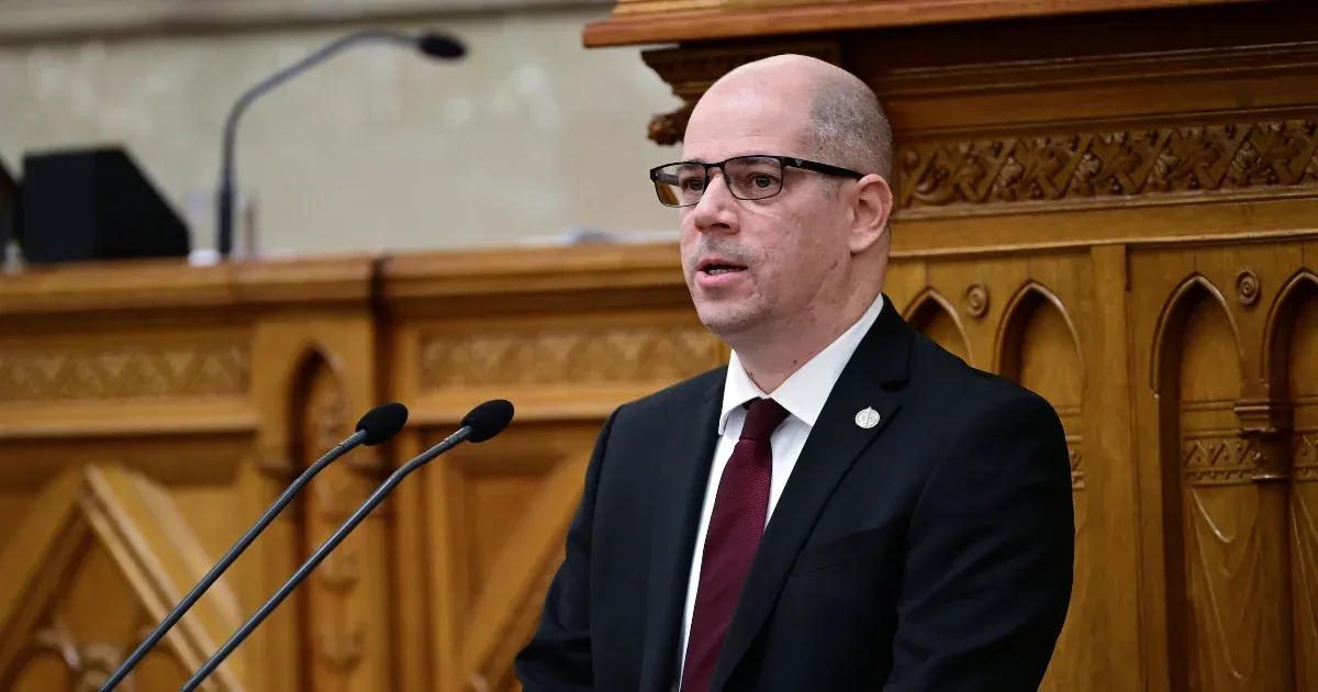 Legfőbb ügyész lemondásának gyorsított tárgyalása az Országgyűlésben Legfőbb ügyész lemondásának gyorsított tárgyalása az Országgyűlésben