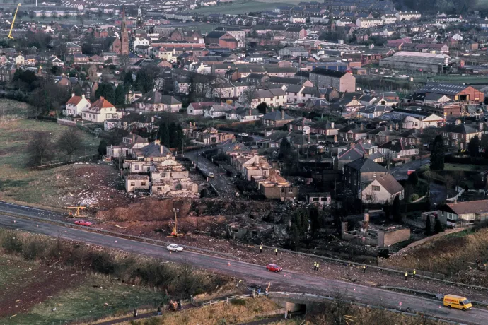 A törmelékek becsapódásának helyszínei Lockerbie-ben, 1988 decemberében – Fotó: Bryn Colton / Getty Images és Blick / RDB / ullstein bild / Getty Images
