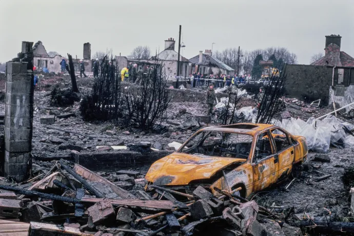 A törmelékek becsapódásának helyszínei Lockerbie-ben, 1988 decemberében – Fotó: Bryn Colton / Getty Images és Blick / RDB / ullstein bild / Getty Images
