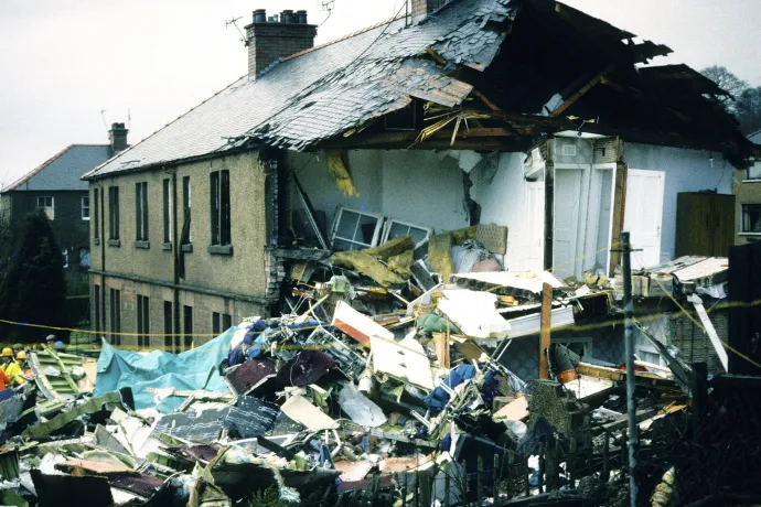 A törmelékek becsapódásának helyszínei Lockerbie-ben, 1988 decemberében – Fotó: Bryn Colton / Getty Images és Blick / RDB / ullstein bild / Getty Images