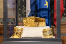 Látható sérülésekkel került vissza a coțofenești-i aranysisak, most kezdik a restaurálását