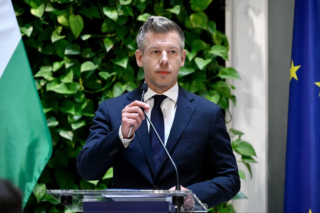 Kormányzati tájékoztatót tart Magyar Péter
