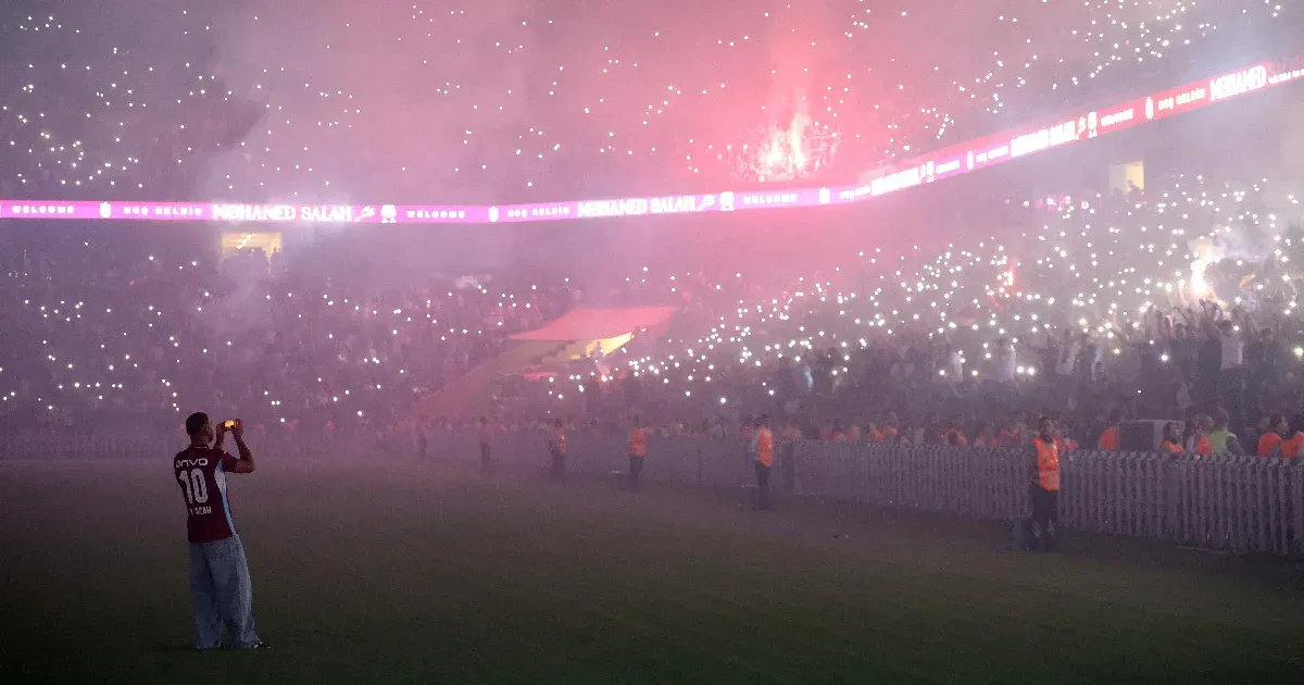 Szaláh lenyűgöző bemutatkozása a Trabzonspor stadionjában Szaláh lenyűgöző bemutatkozása a Trabzonspor stadionjában