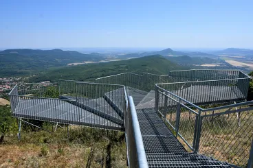 Meg is nyitott, meg nem is a furcsa formájú pilis-tetői skywalk