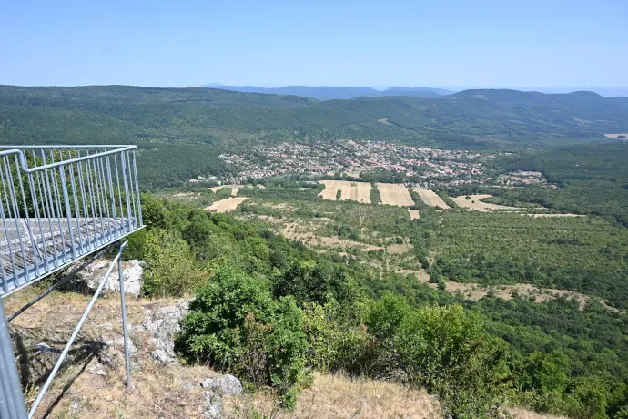 Út a fő teraszhoz és a fő terasz „hajóorra” – Fotó: Tenczer Gábor / Telex