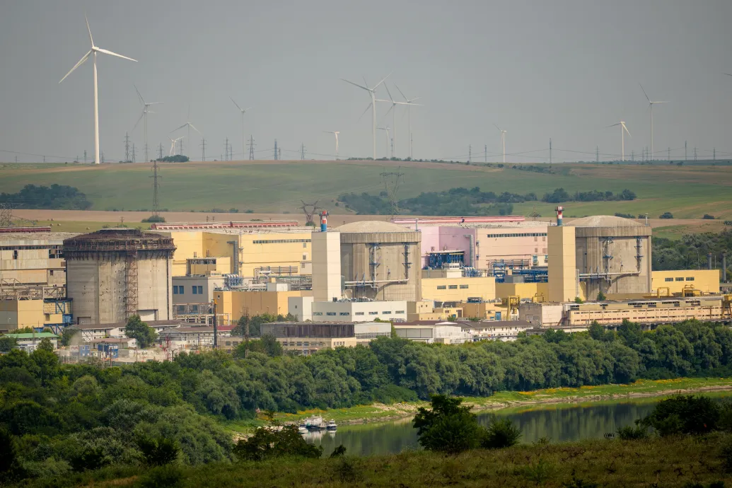 Kövekkel megpakolt uszályokat süllyesztettek el Romániában, hogy tovább működhessen az atomerőmű