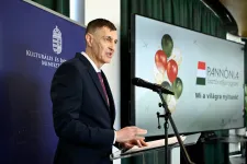 Otthagyja az egyetemet, lemondott a Corvinus rektorhelyettese, aki kulcsszerepet játszott Ádám Zoltán kirúgásában