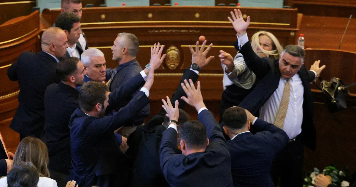 Tojásdobálás a koszovói parlamentben: Politikai válság továbbra is tarol Tojásdobálás a koszovói parlamentben: Politikai válság továbbra is tarol