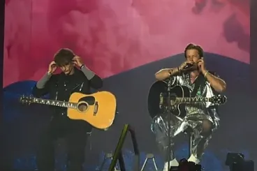 Megígérte, megcsinálta: 17 éves fiával együtt játszotta el a Tavaszi szelet Sebestyén Balázs DJ Otiként