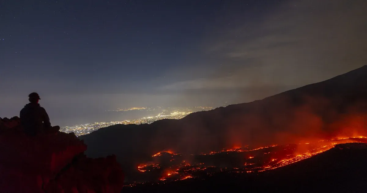 Az Etna hamufelhője miatt leállították a Catania repülőtérre érkező járatokat