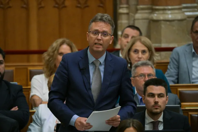 Hankó Balázs háromszor is lepedofilozott egy olyan bábelőadást, ami pont arra tanítja a gyerekeket, egy felnőttnek is lehet nemet mondani