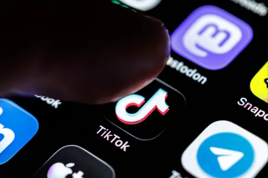 Romániának el kellene gondolkodnia a TikTok betiltásán egy liberális képviselő szerint