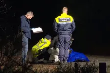 Bőröndbe tett holttestről kapott bejelentést az ausztrál rendőrség, de csak egy élethű bábut találtak