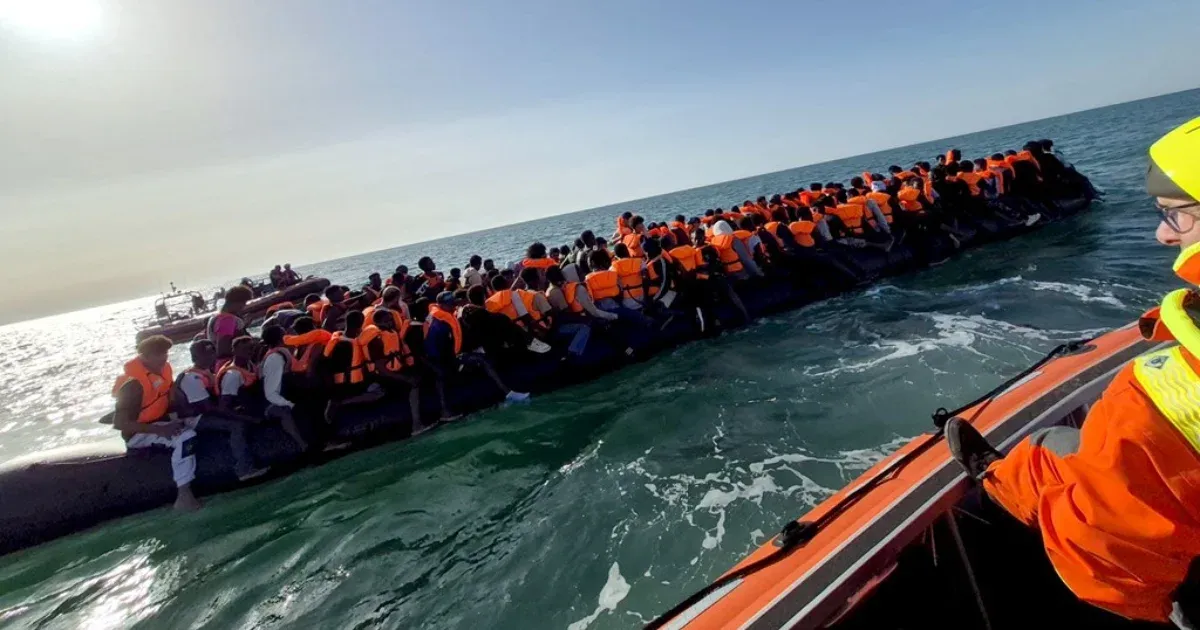 Rekordot döntött: 230 migráns érkezett egy hajón az Egyesült Királyságba