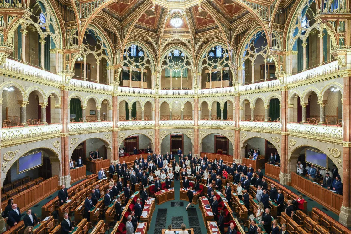 Augusztus végével megszűnik a legfőbb ügyész megbízatása