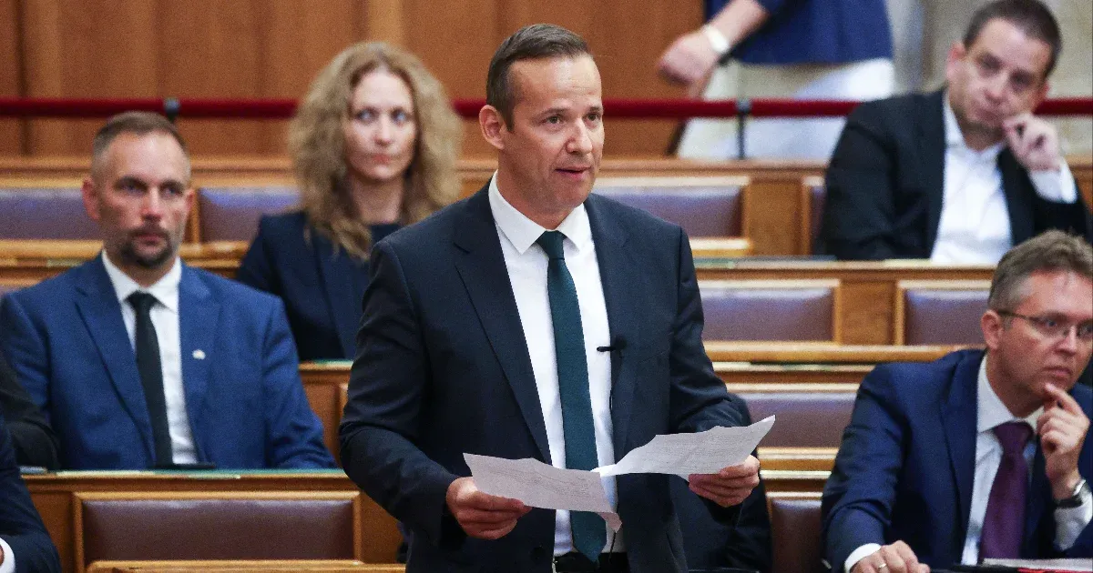 „Politikai színház a roma holokausztról: Toroczkai László bírálja a Tiszát”