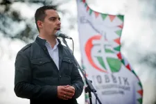 Vona Gábor szerint bunkóság volt, hogy a Mi Hazánk nem áll fel, amikor a parlamentben megemlékeztek a roma holokausztra