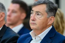 Mészáros Lőrinc áramszolgáltató cégét több mint 500 milliárd forintnyi pályázatból zárja ki a Magyar Fejlesztési Bank