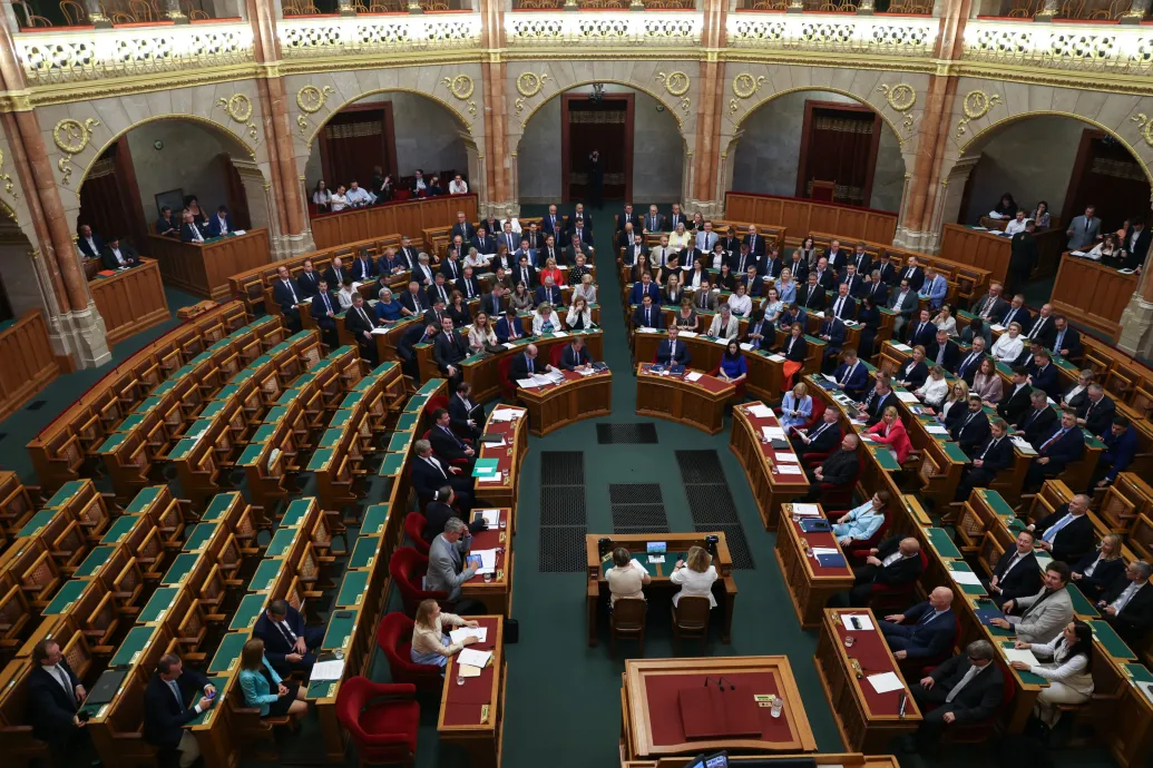 Köztársasági elnököt választ a parlament