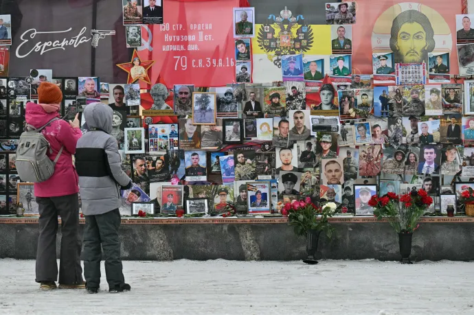 A háború orosz áldozatainak emlékfala 2026 februárjában – Fotó: Hector Retamal / AFP