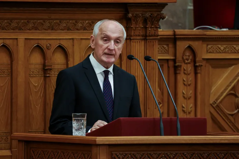 Nem kímélte a NER-t, de az új hatalomnak is üzent Baka András