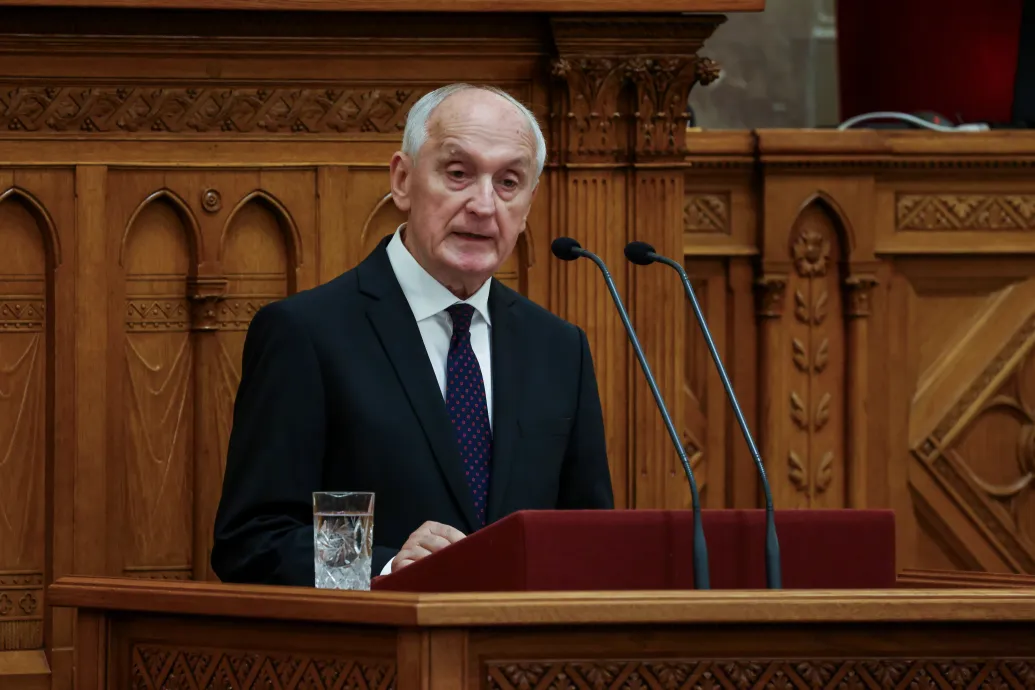 Nem kímélte a NER-t, de az új hatalomnak is üzent Baka András