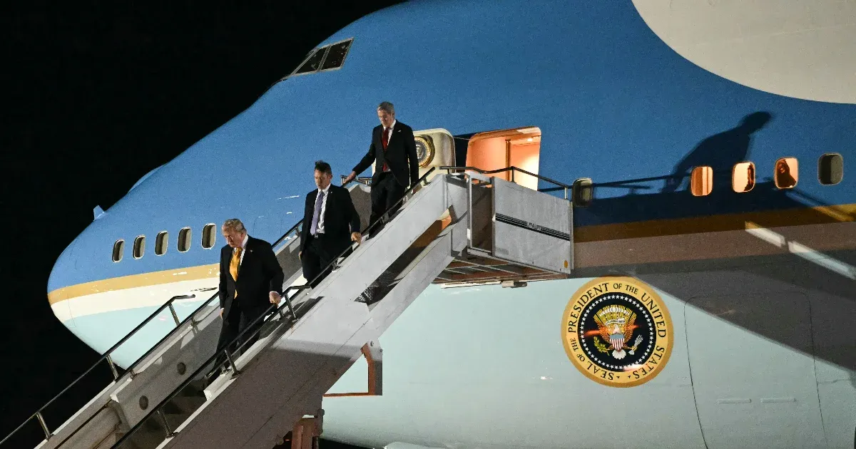 Trump titkos átszállítása: ételszállító teherautóban rejtőzködött az elnök Trump titkos átszállítása: ételszállító teherautóban rejtőzködött az elnök
