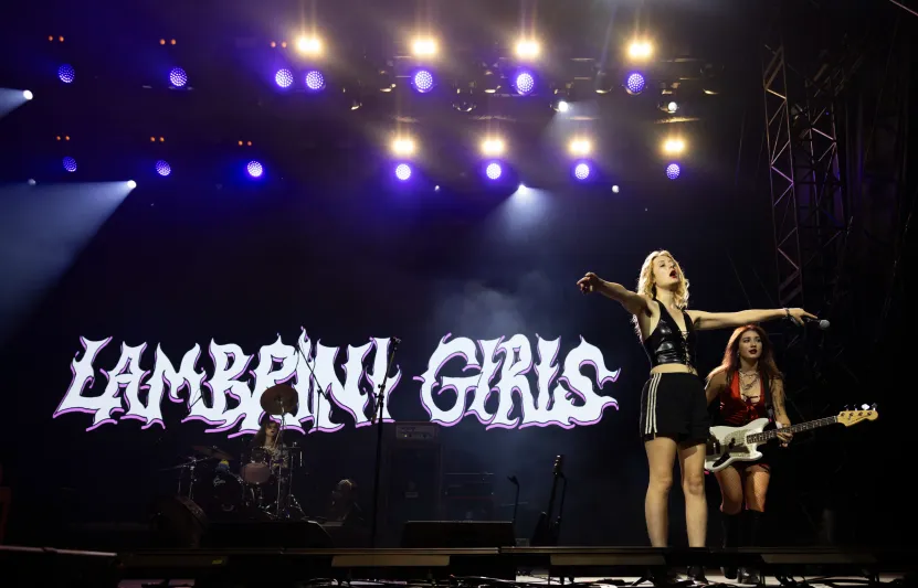 Beintés a Fidesznek, kiállás a transzjogokért és végtelen mosh pit – Iggy Pop egyik kedvenc zenekara a Szigeten sem finomkodott