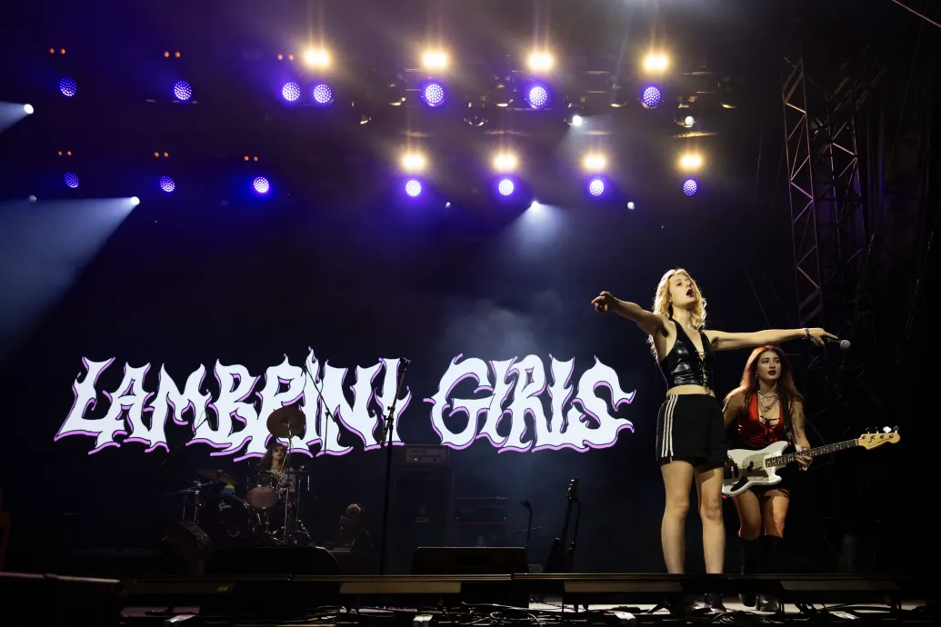 Beintés a Fidesznek, kiállás a transz jogokért és végtelen mosh pit – Iggy Pop egyik kedvenc zenekara a Szigeten sem finomkodott