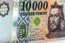 Egyelőre csak szépségtapasz a magyar államadósságon a forint erősödése