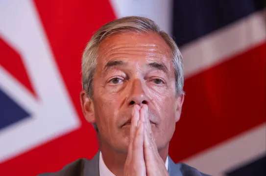 Simlis ügyletek és egy intergalaktikus űrharcos vethet véget Nigel Farage miniszterelnöki álmainak