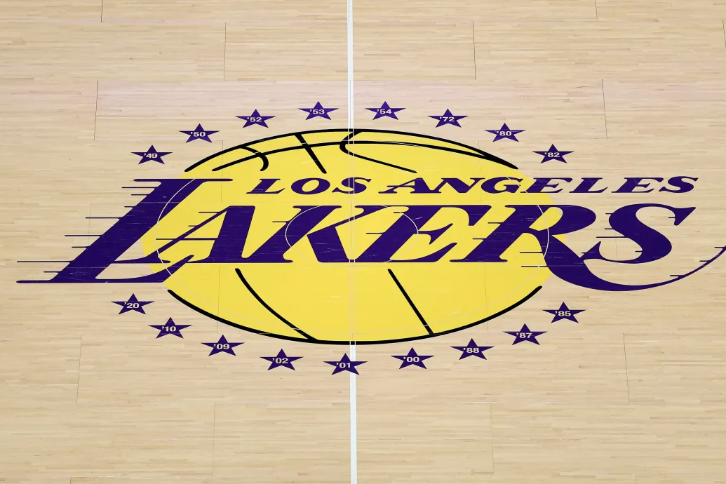 Közel 4 ezer milliárd forintnak megfelelő összegért veheti meg a Los Angeles Lakerst Trump vejének testvére és üzlettársa