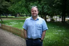 Tizenhat év után jelentkezett új novelláskötettel az egyik legtermékenyebb magyar író