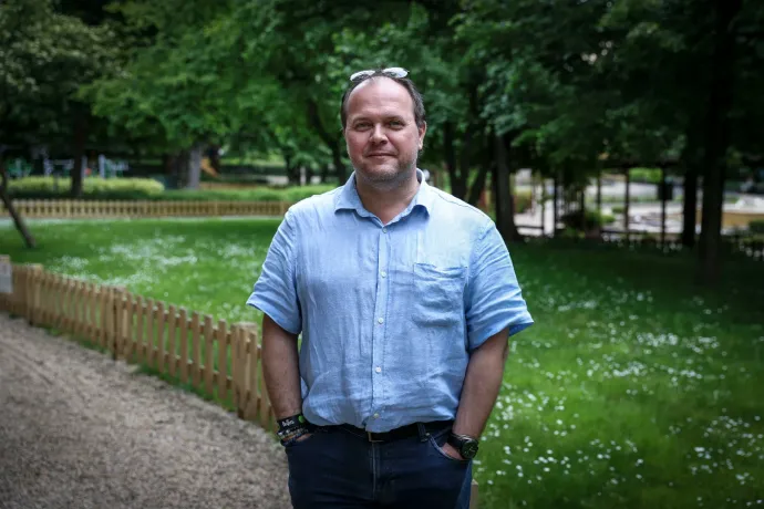 Tizenhat év után jelentkezett új novelláskötettel az egyik legtermékenyebb magyar író
