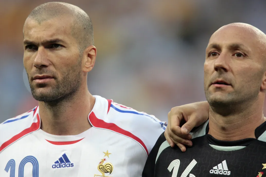 Zinédine Zidane és Fabien Barthez újra egy csapatban, bemutatták a francia futballválogatott új edzői stábját