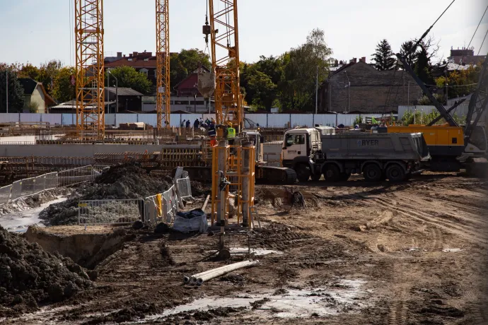 Az építkezés korai szakasza 2022 októberében – Fotó: Hevesi-Szabó Lujza / Telex