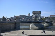 Változik a forgalmi rend augusztus 20-án, de a Lánchidat már szombaton átadják a gyalogosoknak