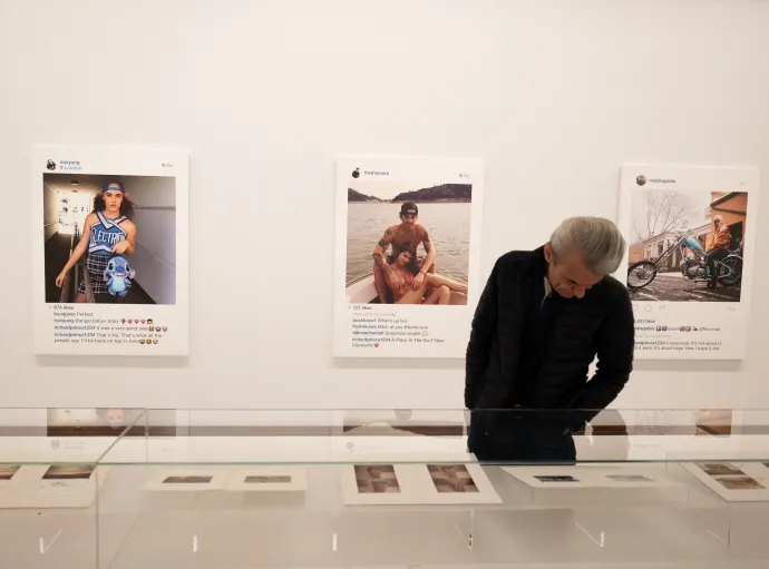 New Portraits a bécsi kiállításon – Fotó: Joe Klamar / AFP