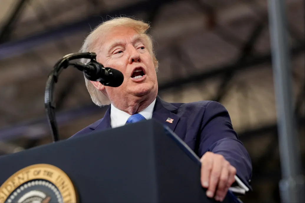 Trump azzal viccelt, hogy hamarosan amerikai területnek nyilvánítaná a Hormuzi-szorost