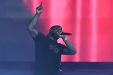 Így ad elő egy igazi rapper