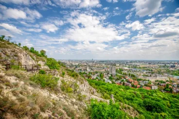 Nyaralóövezetből Buda slágernegyede: 3 különleges ingatlanlehetőség Sasadon