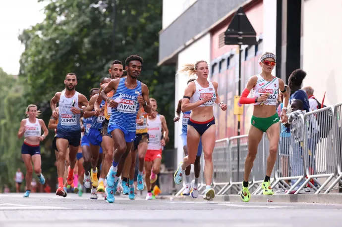 Szabó Nóra a birminghami Eb-maraton mezőnyében – Fotó: Maja Hitij / Getty Images