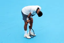 Djoković térdre rogyott, a törölközőjébe hányt, majd kiesett a cincinnati tenisztornáról