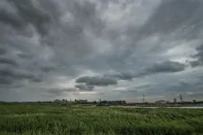 Záporokkal érkezik a hidegfront